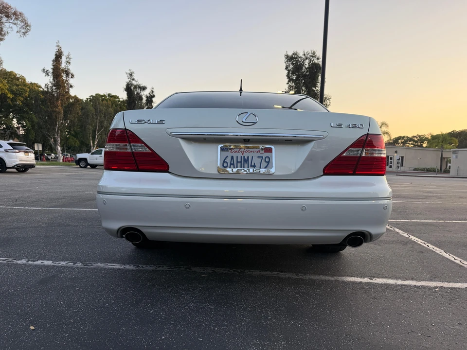 2006 Lexus LS 3rd Gen - Image 17 of 31