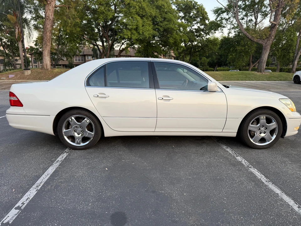 2006 Lexus LS 3rd Gen - Image 21 of 31