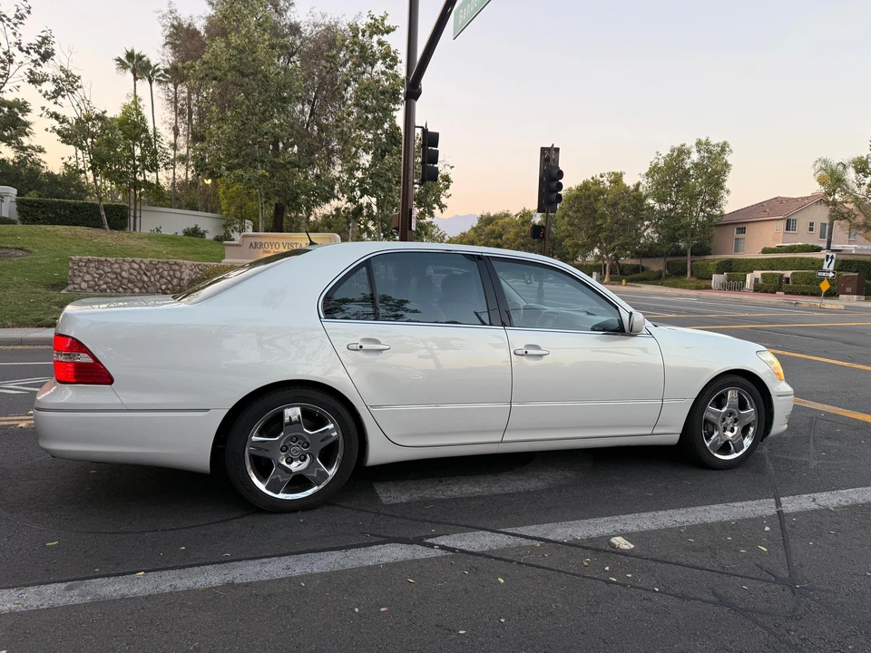 2006 Lexus LS 3rd Gen - Image 20 of 31