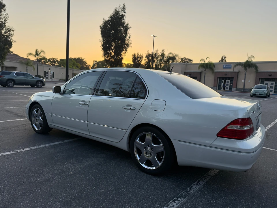 2006 Lexus LS 3rd Gen - Image 14 of 31