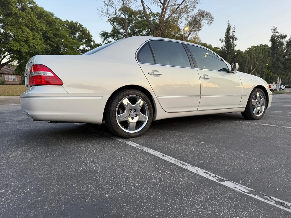2006 Lexus LS 3rd Gen - Image 19 of 31