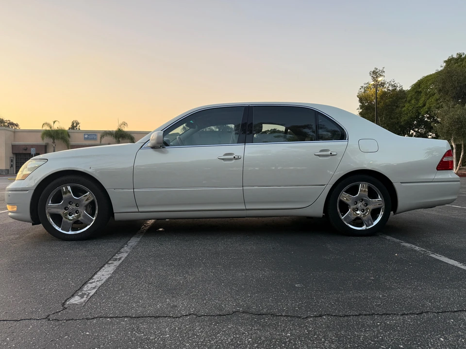 2006 Lexus LS 3rd Gen - Image 13 of 31