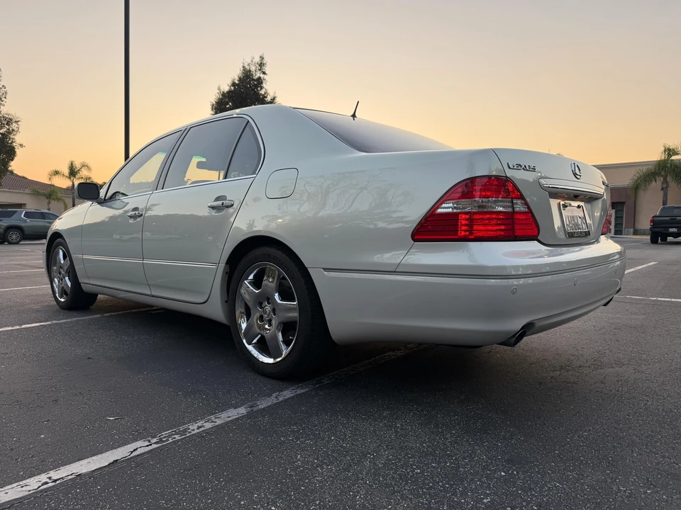 2006 Lexus LS 3rd Gen - Image 16 of 31