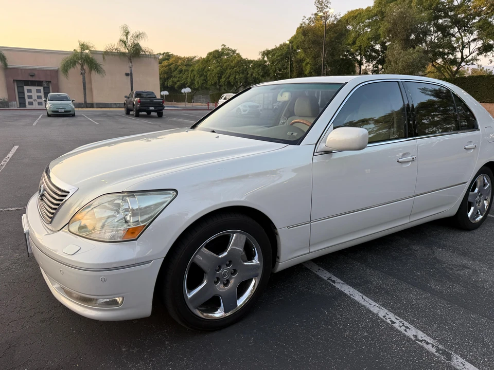 2006 Lexus LS 3rd Gen - Image 11 of 31