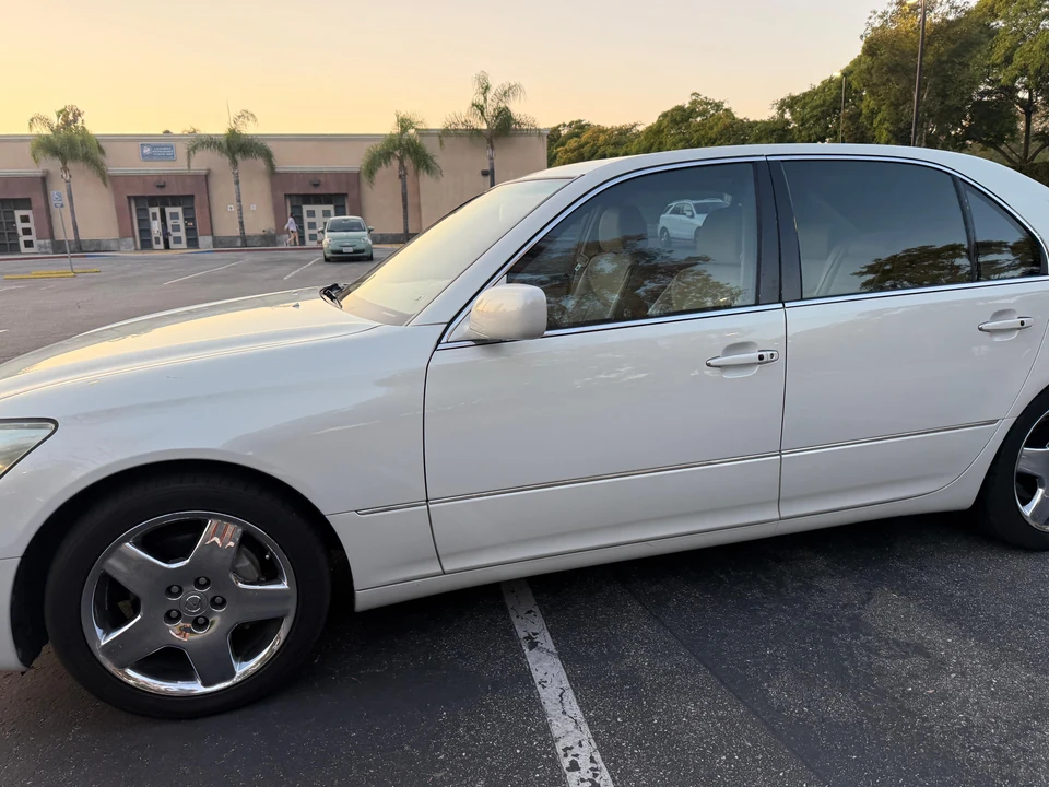 2006 Lexus LS 3rd Gen - Image 12 of 31