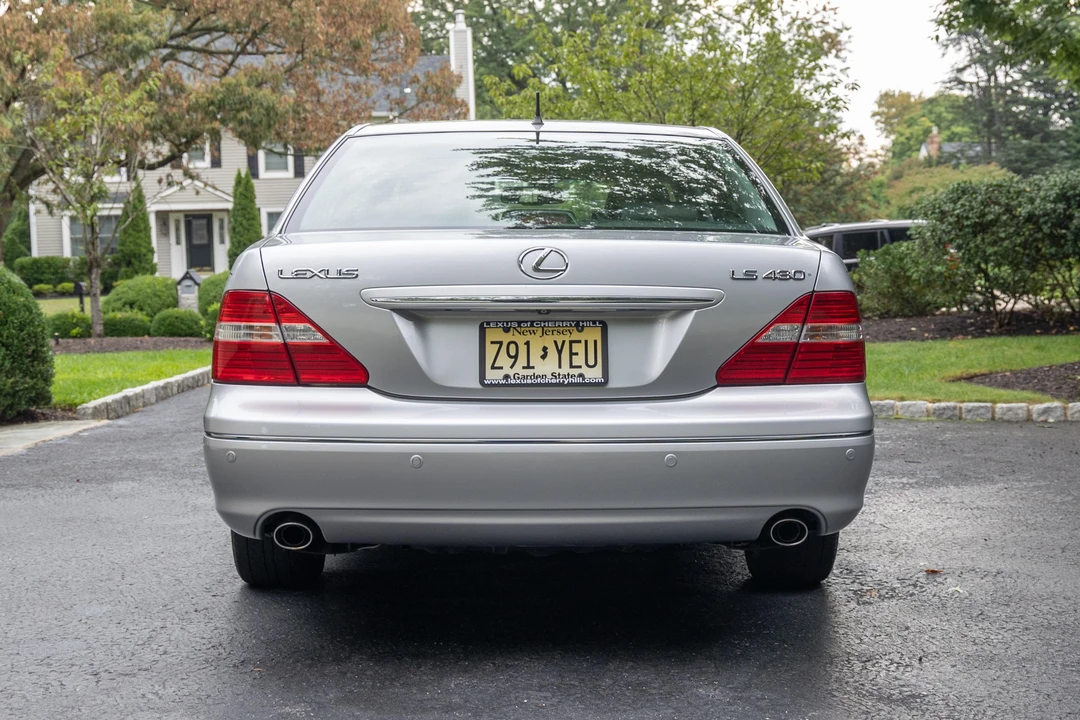 2006 Lexus LS 3rd Gen - Image 5 of 31