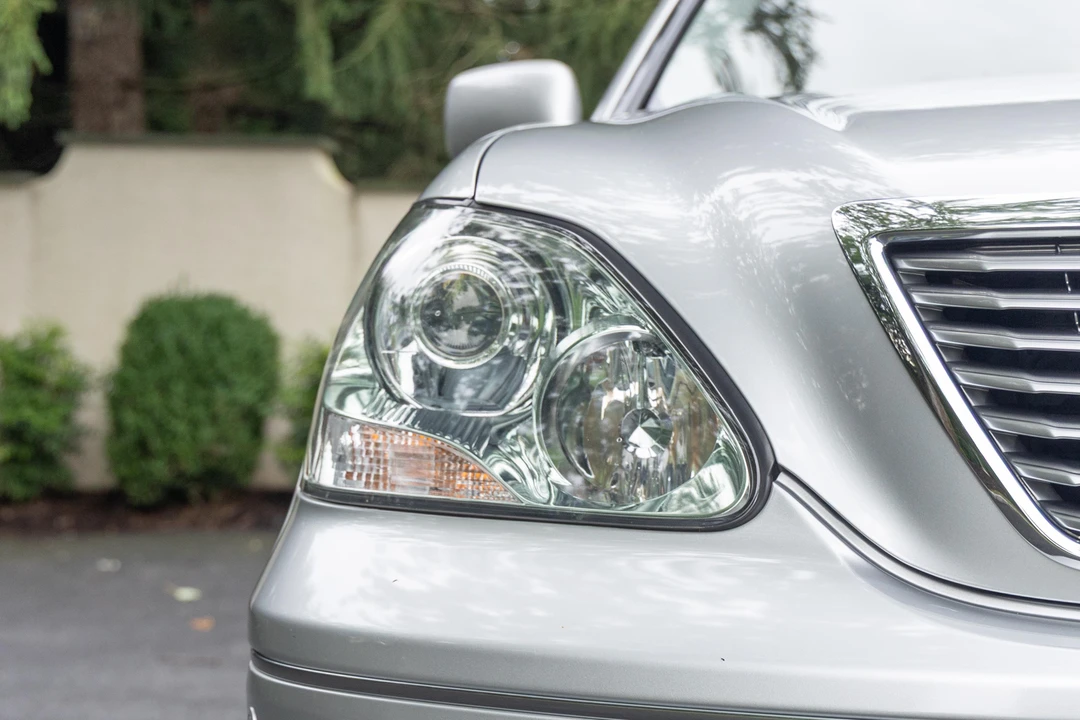 2006 Lexus LS 3rd Gen - Image 9 of 31