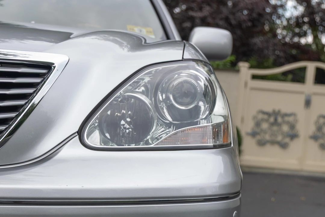 2006 Lexus LS 3rd Gen - Image 12 of 31