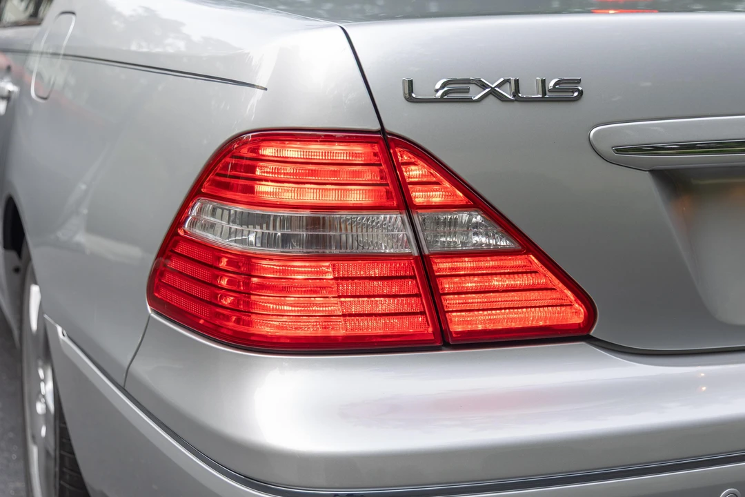 2006 Lexus LS 3rd Gen - Image 19 of 31