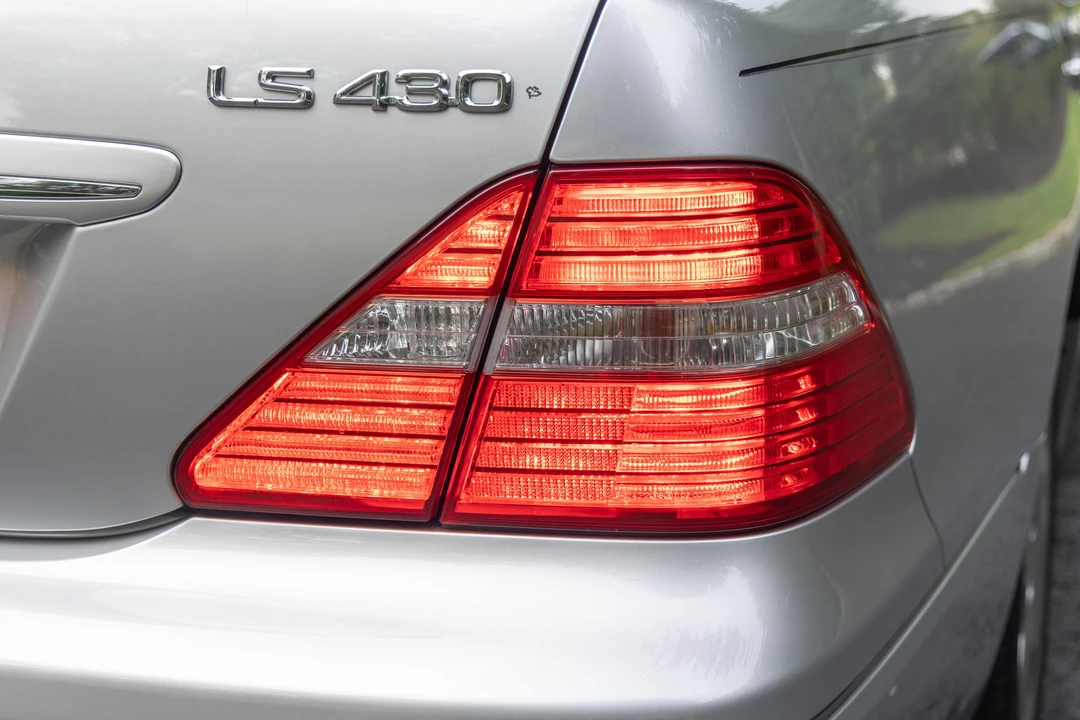 2006 Lexus LS 3rd Gen - Image 25 of 31