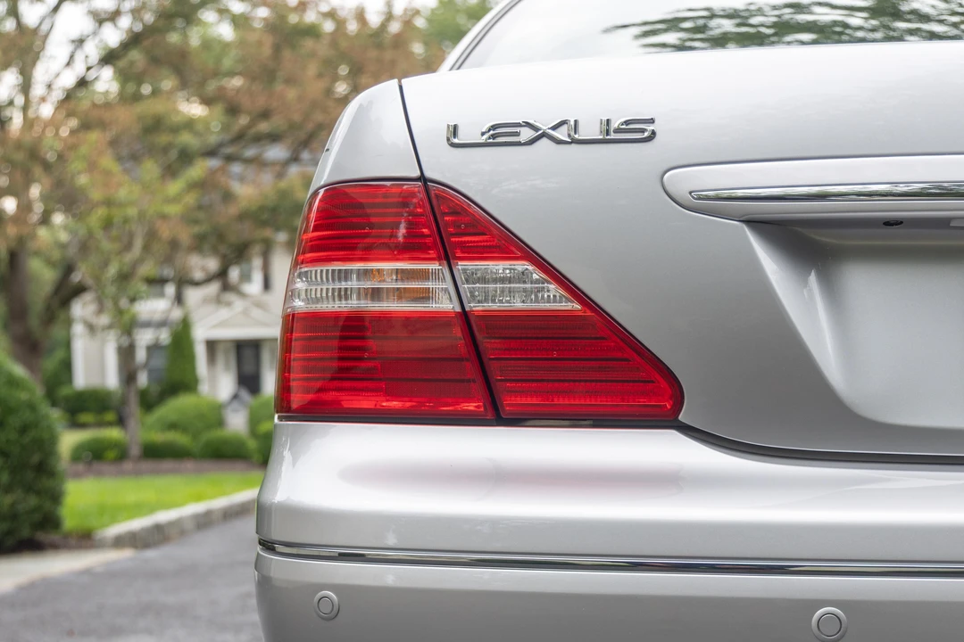 2006 Lexus LS 3rd Gen - Image 20 of 31