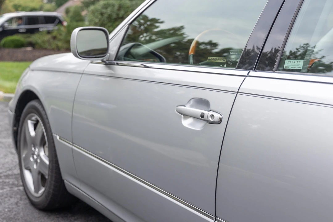 2006 Lexus LS 3rd Gen - Image 16 of 31