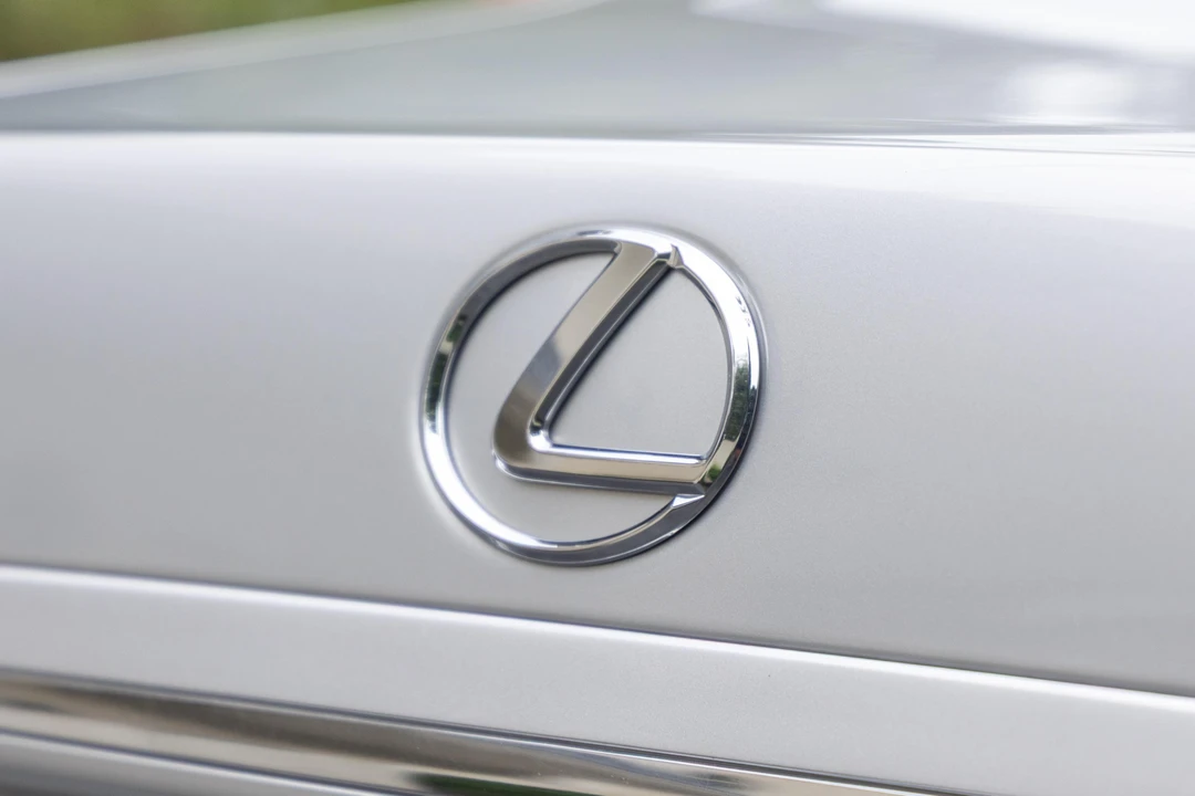 2006 Lexus LS 3rd Gen - Image 21 of 31