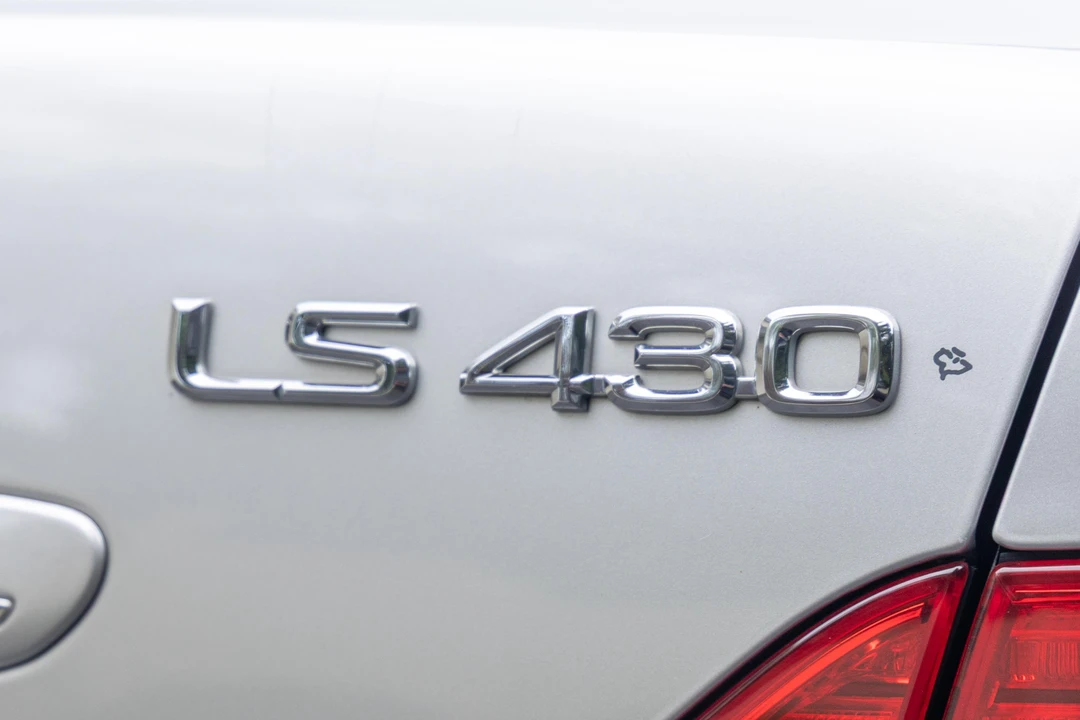 2006 Lexus LS 3rd Gen - Image 23 of 31