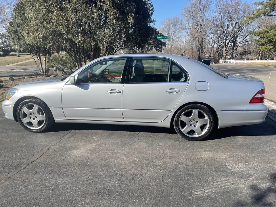 2006 Lexus LS 3rd Gen - Image 23 of 31