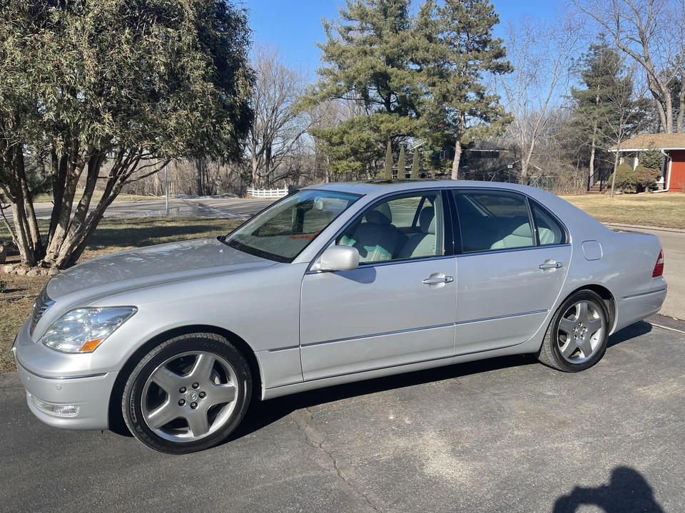 2006 Lexus LS 3rd Gen - Image 19 of 31