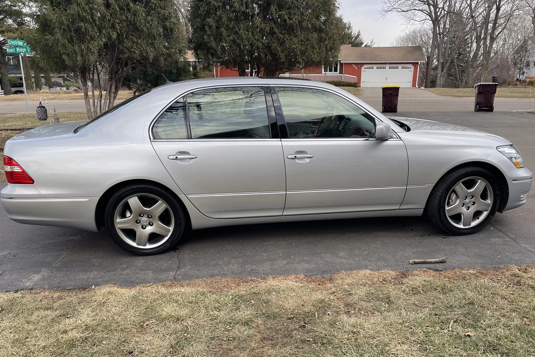 2006 Lexus LS 3rd Gen - Image 3 of 31
