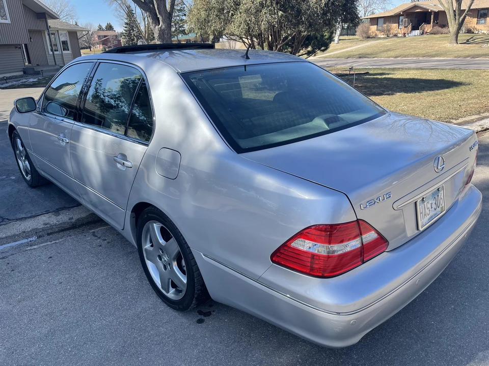 2006 Lexus LS 3rd Gen - Image 29 of 31