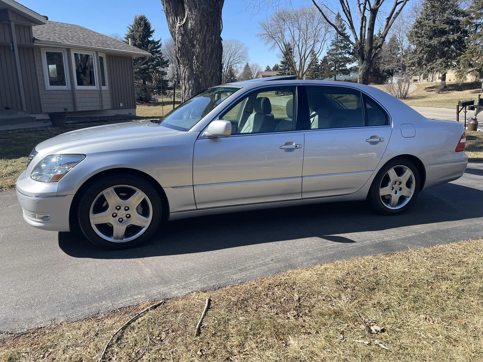 2006 Lexus LS 3rd Gen - Image 21 of 31
