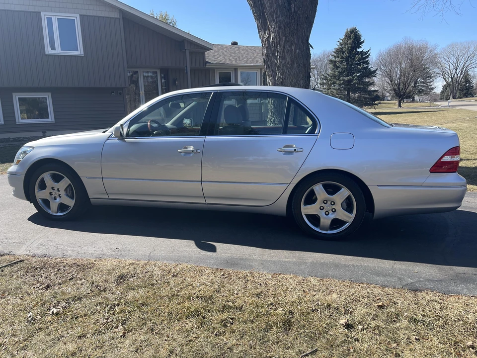 2006 Lexus LS 3rd Gen - Image 24 of 31