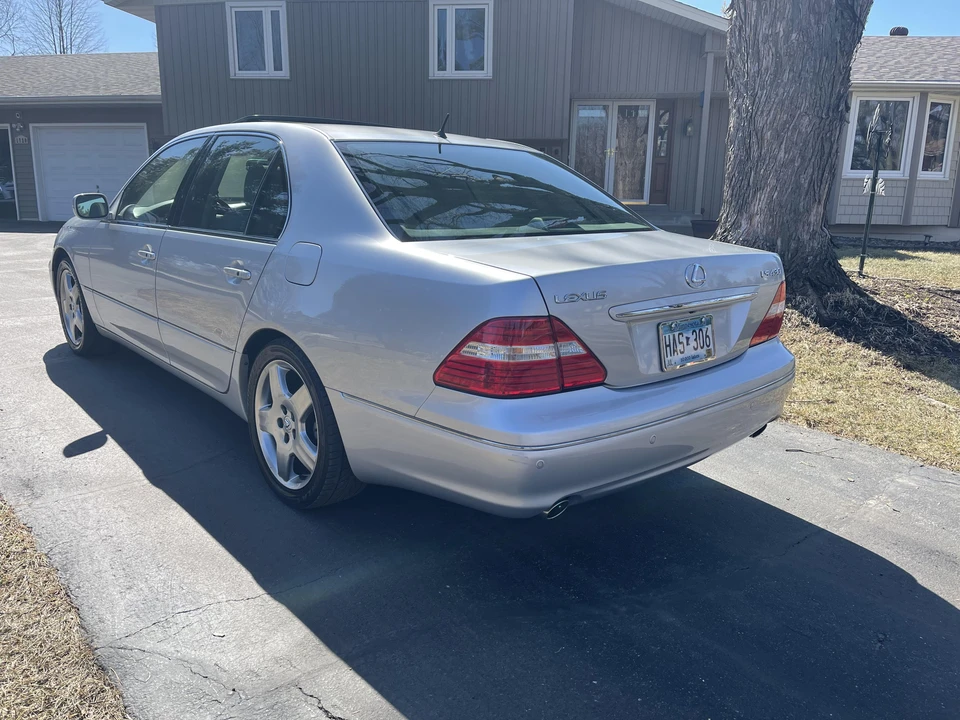 2006 Lexus LS 3rd Gen - Image 27 of 31