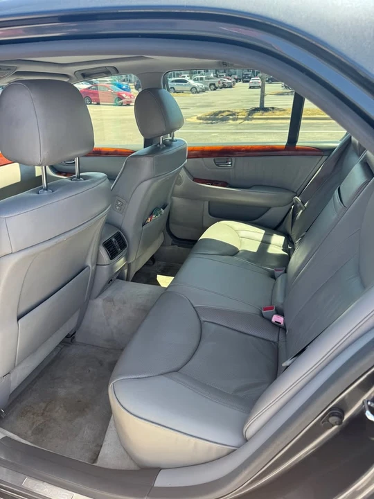 2006 Lexus LS 3rd Gen - Image 12 of 19