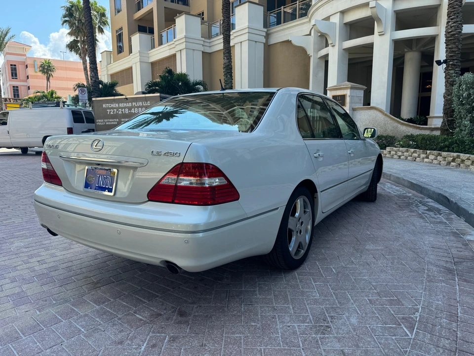 2006 Lexus LS 3rd Gen - Image 15 of 31