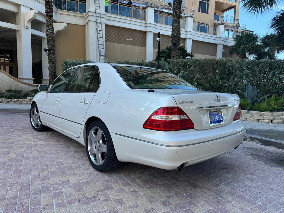 2006 Lexus LS 3rd Gen - Image 11 of 31