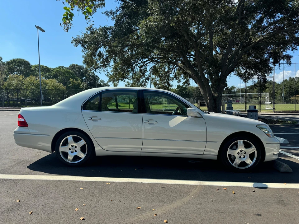 2006 Lexus LS 3rd Gen - Image 17 of 31