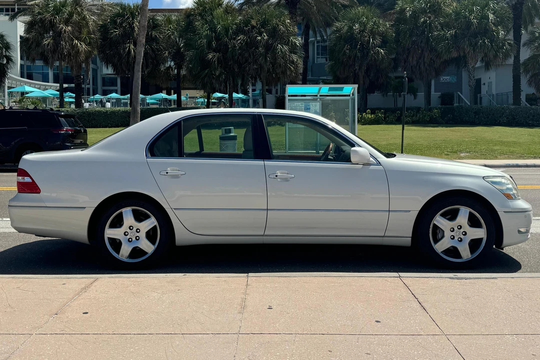 2006 Lexus LS 3rd Gen - Image 3 of 31