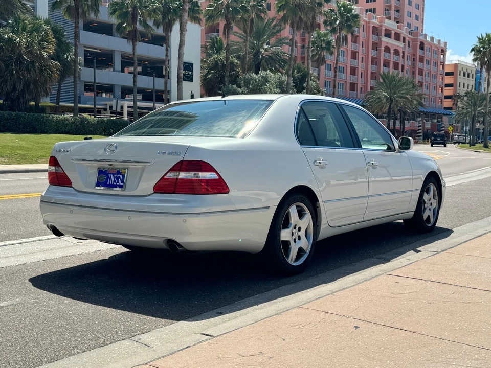2006 Lexus LS 3rd Gen - Image 16 of 31
