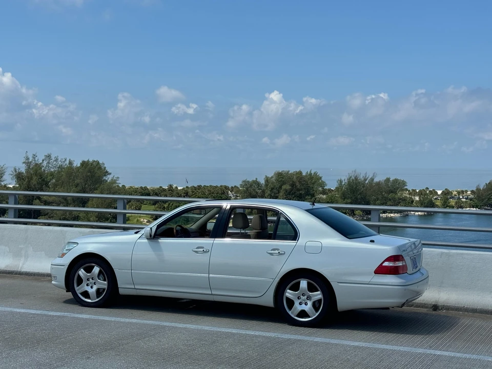 2006 Lexus LS 3rd Gen - Image 10 of 31