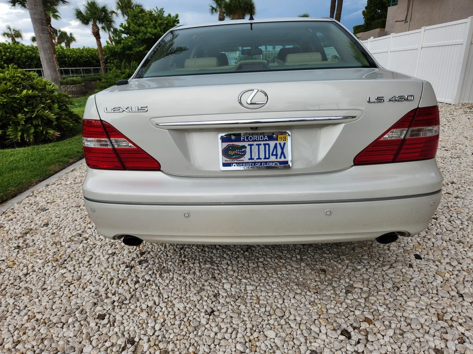2006 Lexus LS 3rd Gen - Image 11 of 31