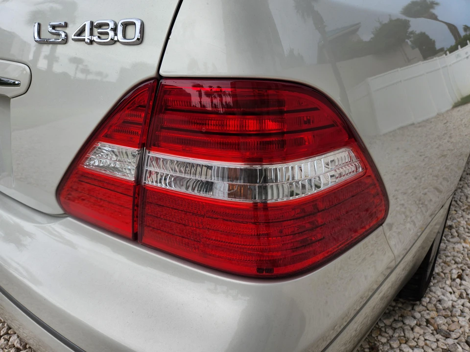 2006 Lexus LS 3rd Gen - Image 26 of 31
