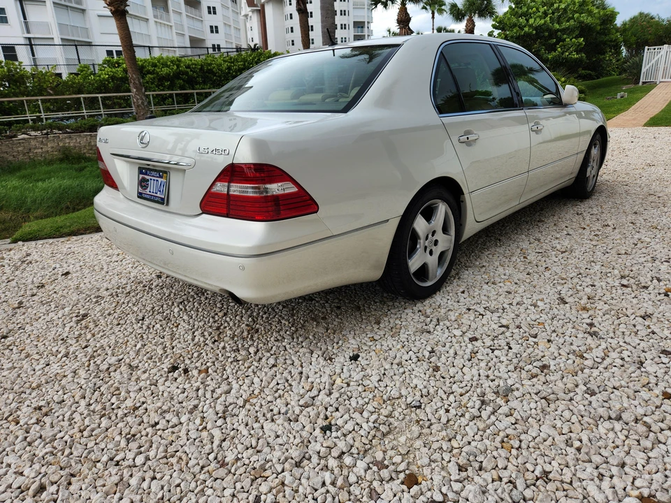 2006 Lexus LS 3rd Gen - Image 12 of 31