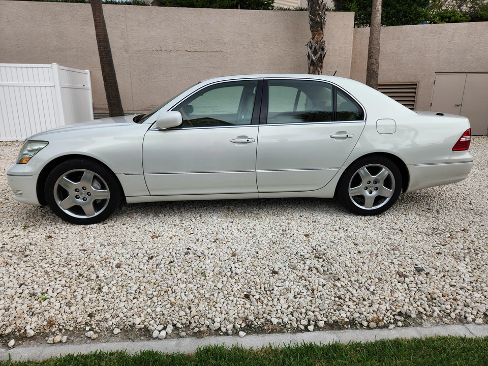 2006 Lexus LS 3rd Gen - Image 9 of 31