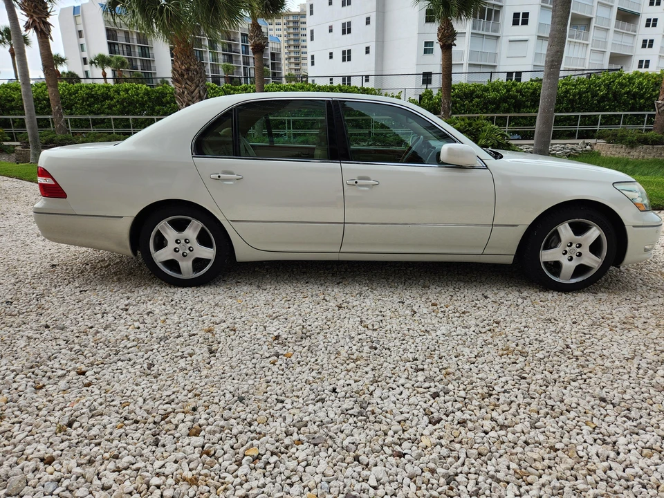 2006 Lexus LS 3rd Gen - Image 13 of 31