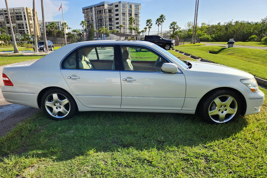 2006 Lexus LS 3rd Gen - Image 3 of 31