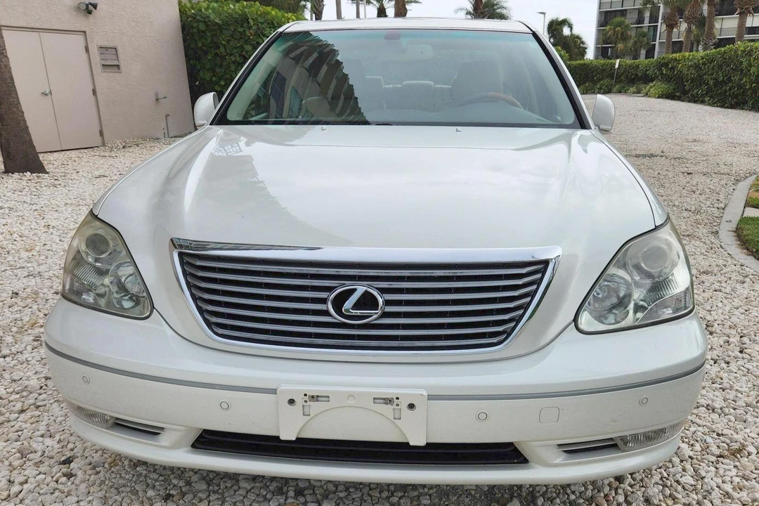 2006 Lexus LS 3rd Gen - Image 2 of 31