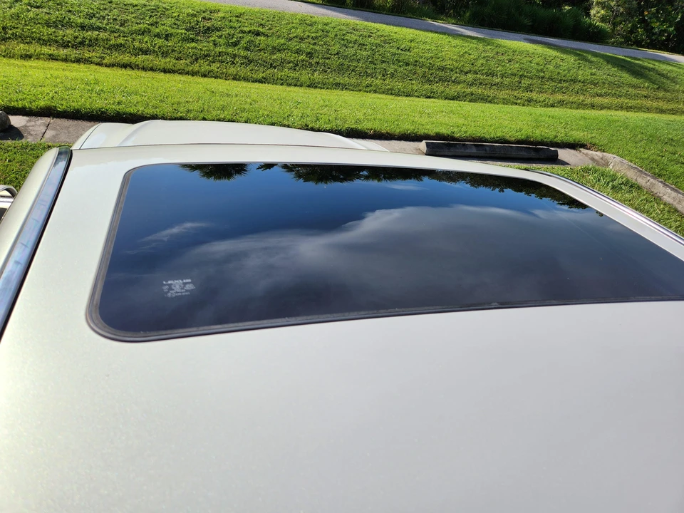 2006 Lexus LS 3rd Gen - Image 21 of 31