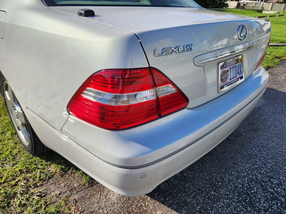 2006 Lexus LS 3rd Gen - Image 23 of 31