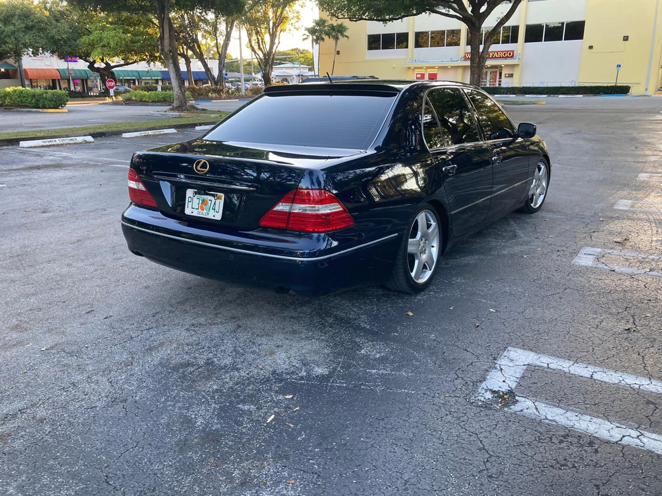 2006 Lexus LS 3rd Gen - Image 17 of 31