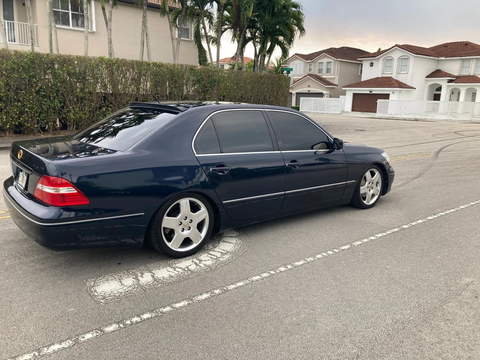 2006 Lexus LS 3rd Gen - Image 9 of 31