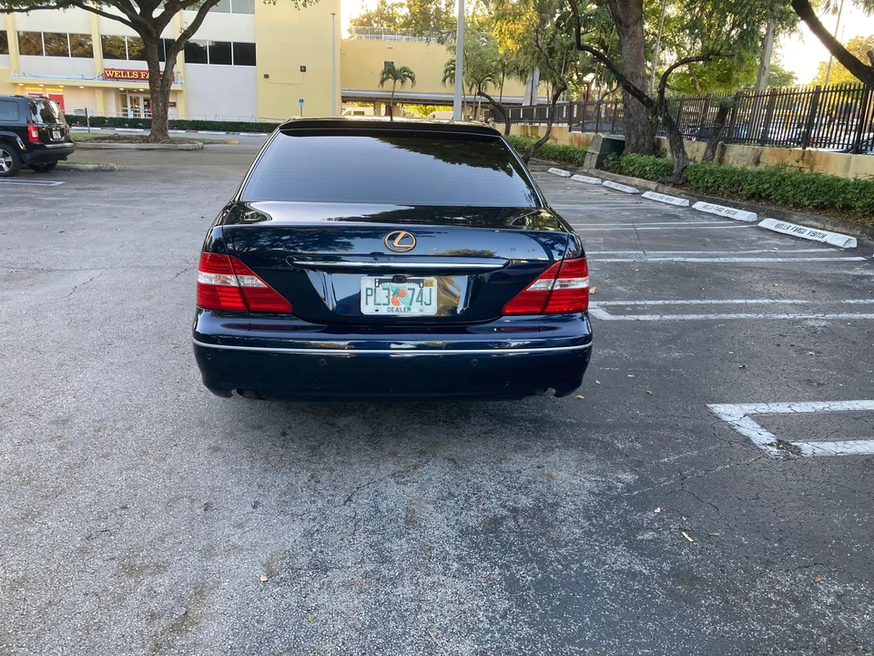 2006 Lexus LS 3rd Gen - Image 16 of 31