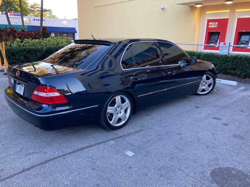2006 Lexus LS 3rd Gen - Image 18 of 31