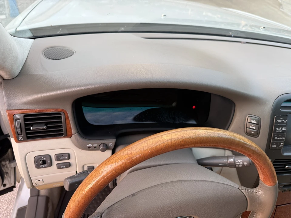 2006 Lexus LS 3rd Gen - Image 28 of 31
