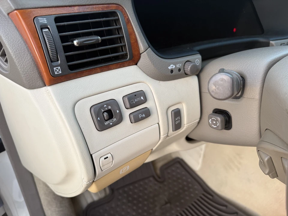 2006 Lexus LS 3rd Gen - Image 20 of 31