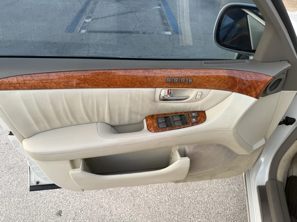 2006 Lexus LS 3rd Gen - Image 17 of 31