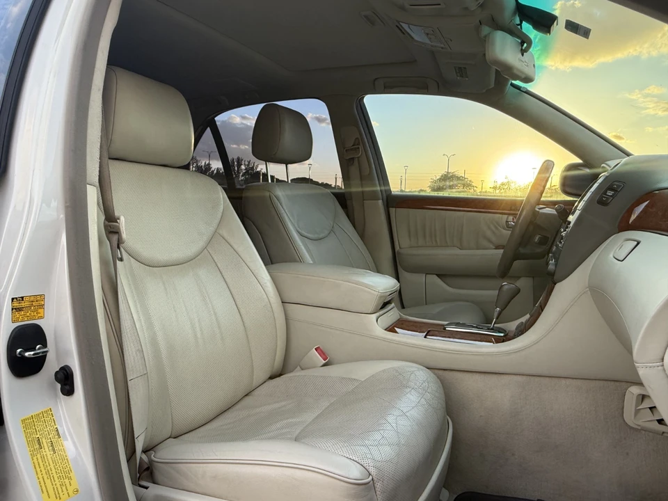 2006 Lexus LS 3rd Gen - Image 29 of 31