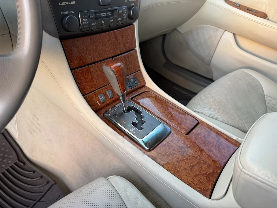 2006 Lexus LS 3rd Gen - Image 21 of 31